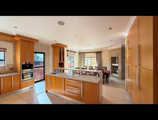 5 BEDROOM HOUSE FOR SALE IN WATERFALL COUNTRY VILLAGE